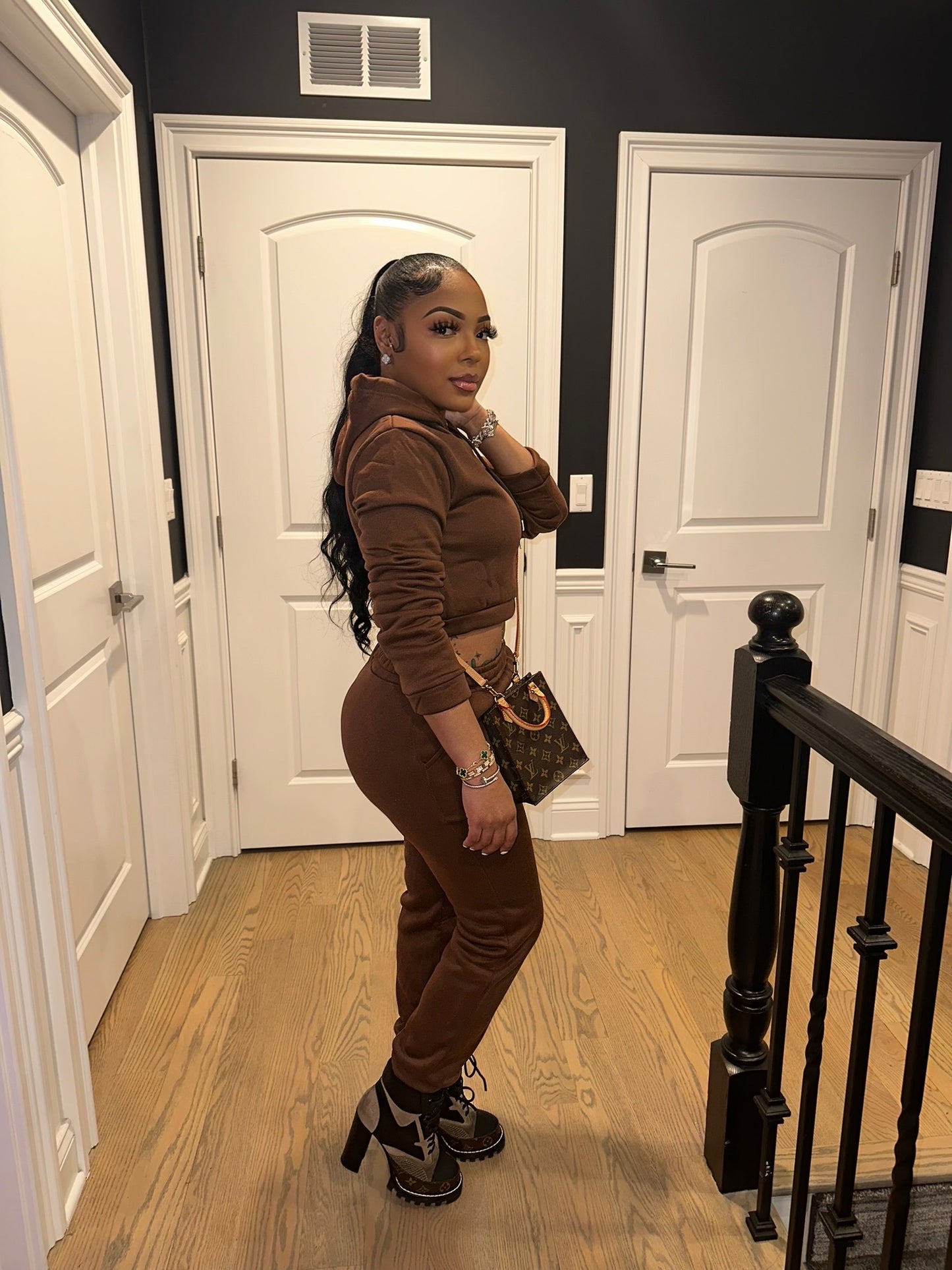 “Crop sweatsuit”