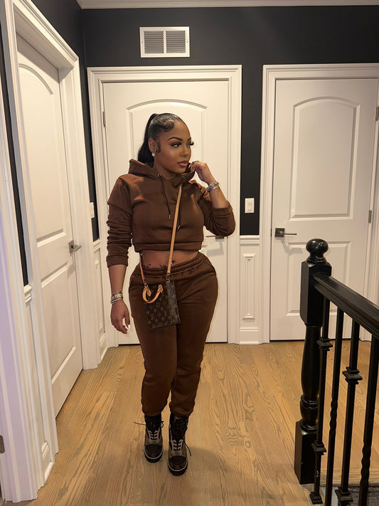 “Crop sweatsuit”